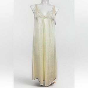 Vintage Dixie Belle Beige 100% Nylon Full Slip Adjustable Straps Size 36 Medium
